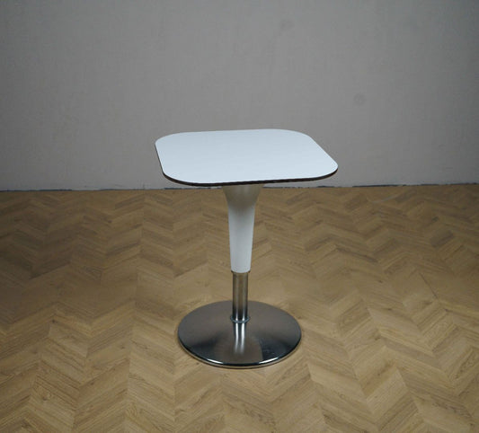 Rexite Zanziplano bord i hvid, 60x60 cm – moderne og robust loungebord set forfra.