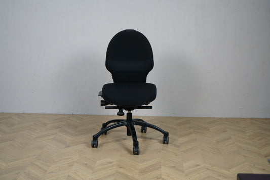 RH Extend sort kontorstol set forfra