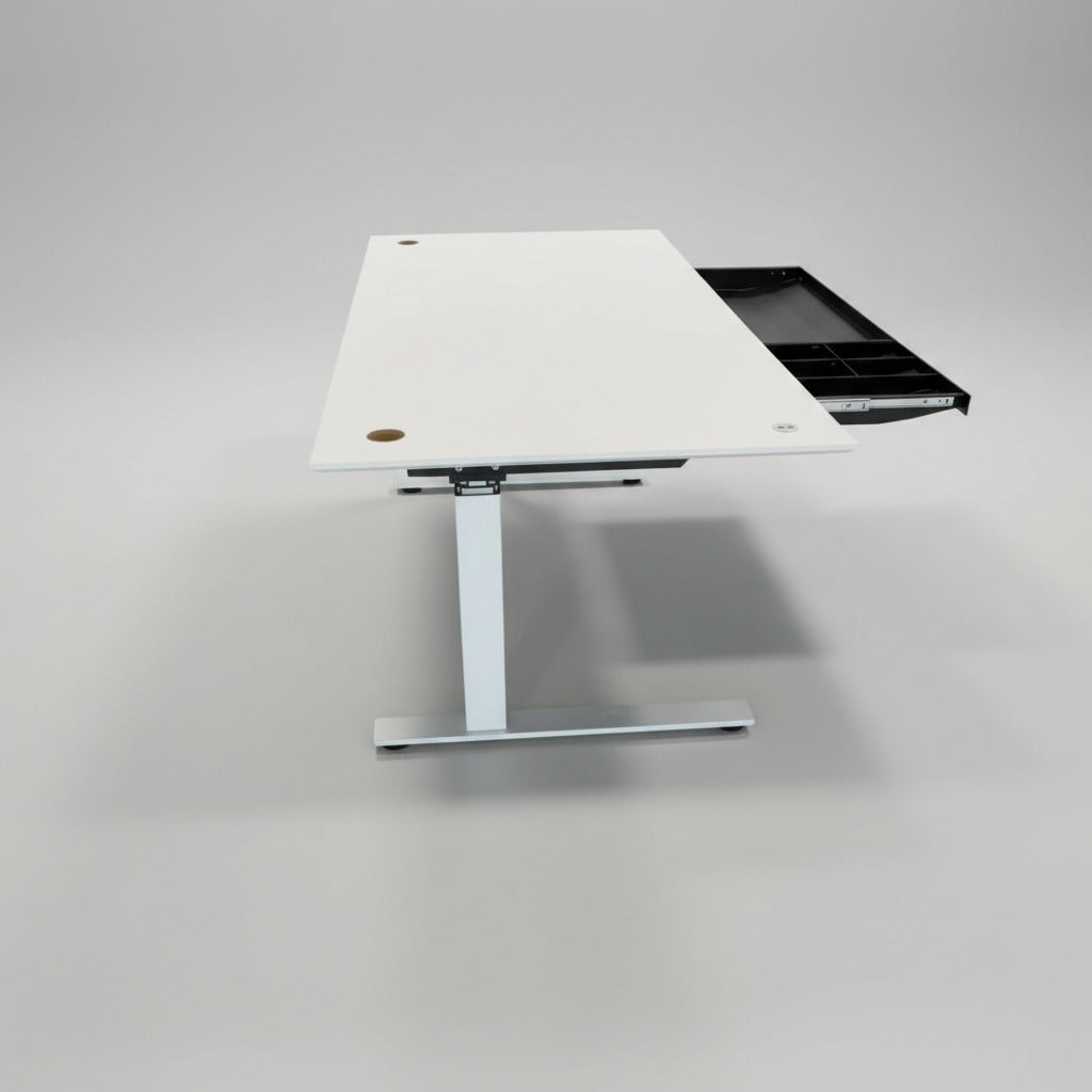 Rumas hæve-sænkebord 180x90 cm set fra siden i hvid laminat