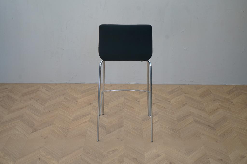 Bagfra af Savir højstol – sort, fuldpolstret design med 72 cm siddehøjde