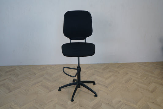 Savo arbejdsstol i sort – høj ergonomisk kontorstol med fodstøtte, frontbillede