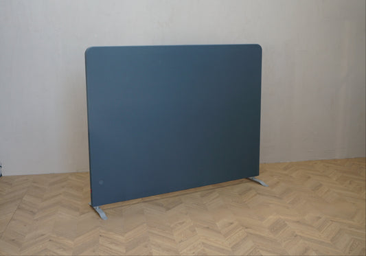 Scan Sørlie skillevæg i gråblå Xtreme 125x160 cm set skråt