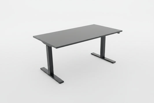 ScanOffice hæve-sænkebord 140x80 cm med antracitgrå laminatbordplade, antracitgråt stel og sort kabelbakke set forfra.