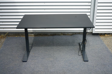 Frontbillede af Scanoffice hæve-sænkebord i sort Soft Nano laminat – moderne skrivebord 120x80 cm