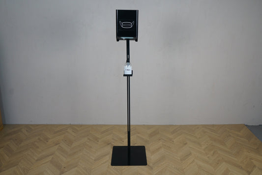 Sort stander til håndsprit og masker – frontvisning