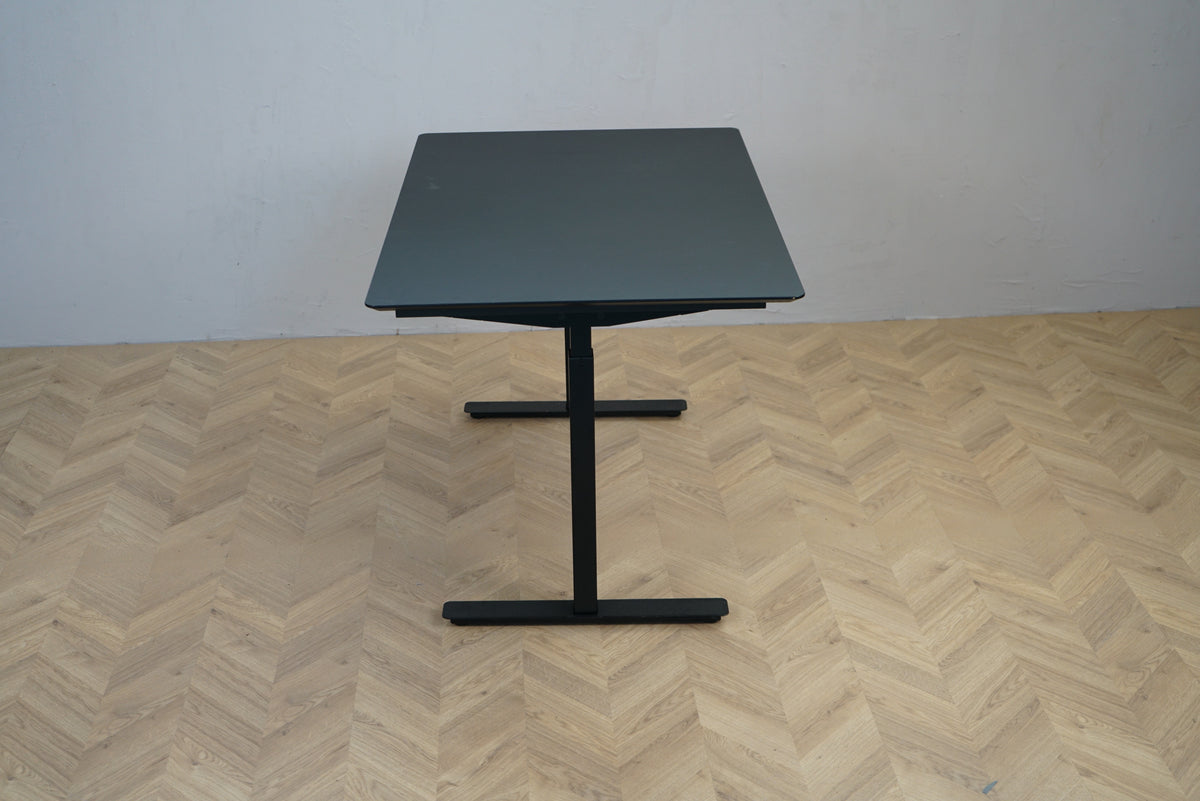 Swedstyle hæve sænkebord 120x80 cm med sort stel set fra siden