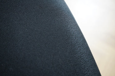 Close-up af Tronhill Infra Lowback kontorstolens polstring og justerbare sæde- og rygfunktioner