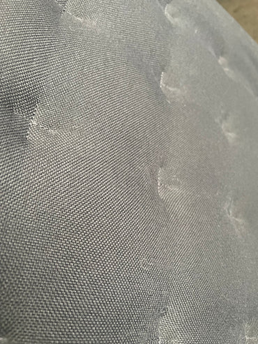 Close-up af polstret ryglæn og armlæn på Vitra ID Trim kontorstol