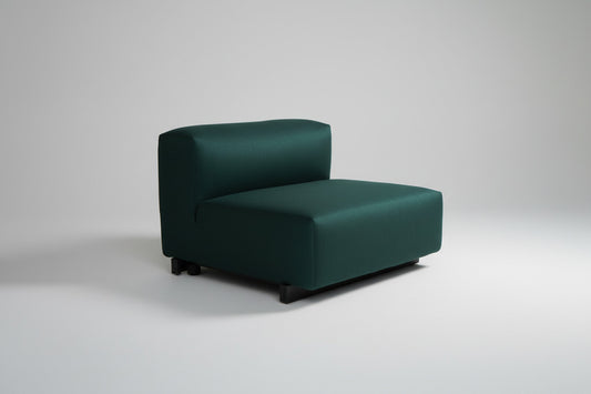 Vitra turkisgrøn modulsofa med ryg og sorte ben set skråt
