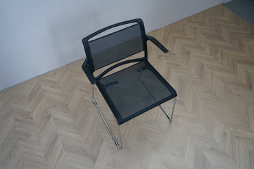 Wilkhahn Aline konferencestol set ovenfra med net sæde og ryg