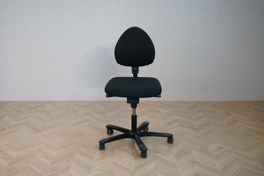 HÅG H04 Credo kontorstol i sort stof – ergonomisk kontorstol