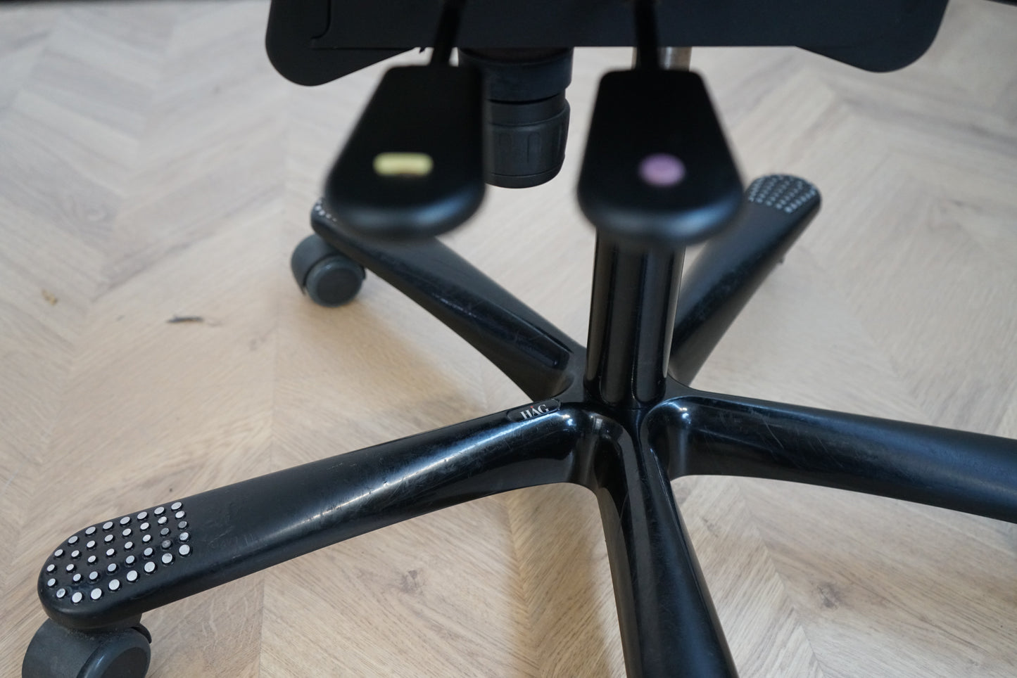 HÅG H04 Credo kontorstol i sort stof – ergonomisk kontorstol