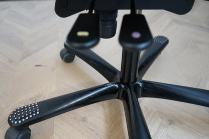 HÅG H04 Credo kontorstol i sort stof – ergonomisk kontorstol
