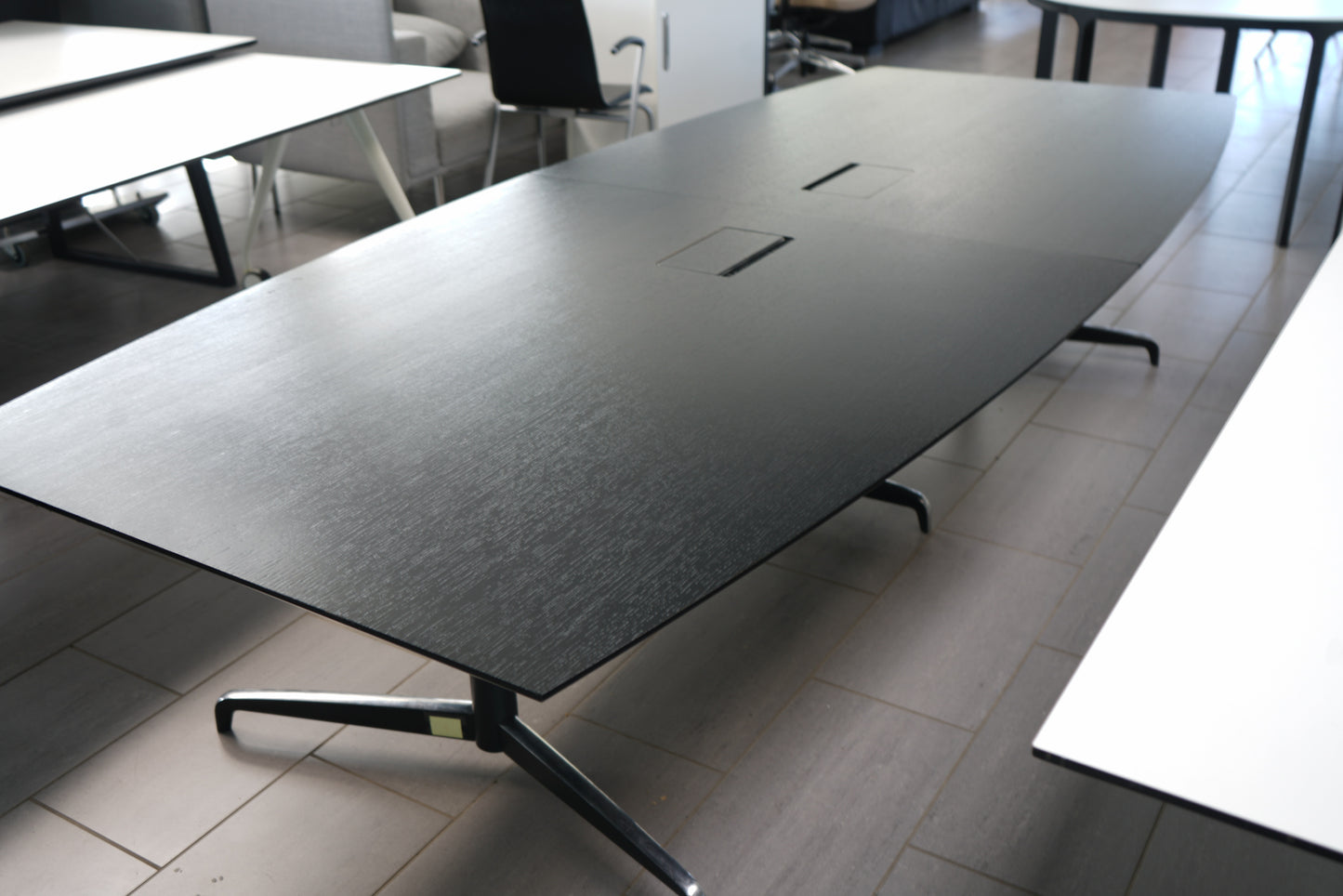 Holmris Genese tøndeformet konferencebord – 300x130 i sort