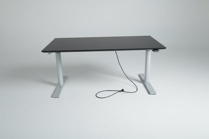 Holmris B8 hæve-sænkebord 140x80 – Sort linoleum med kabelbakke