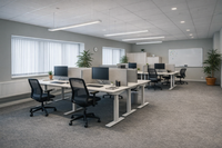 Arbejdsrum med flere skriveborde