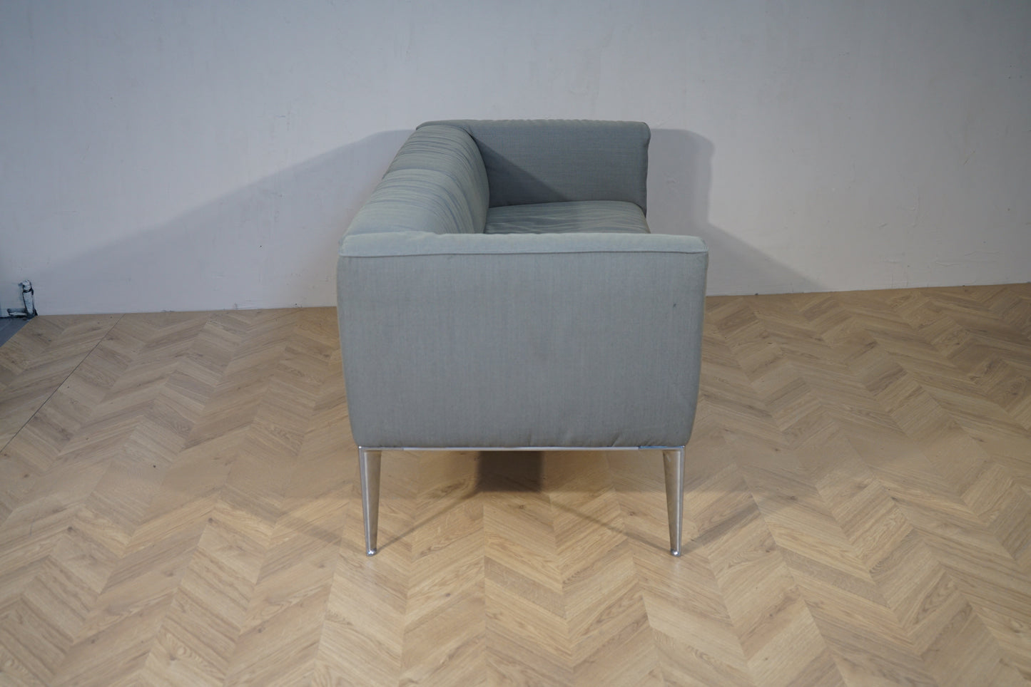 Arper Sean 2-personers sofa fra siden – minimalistisk lounge sofa til kontor og reception