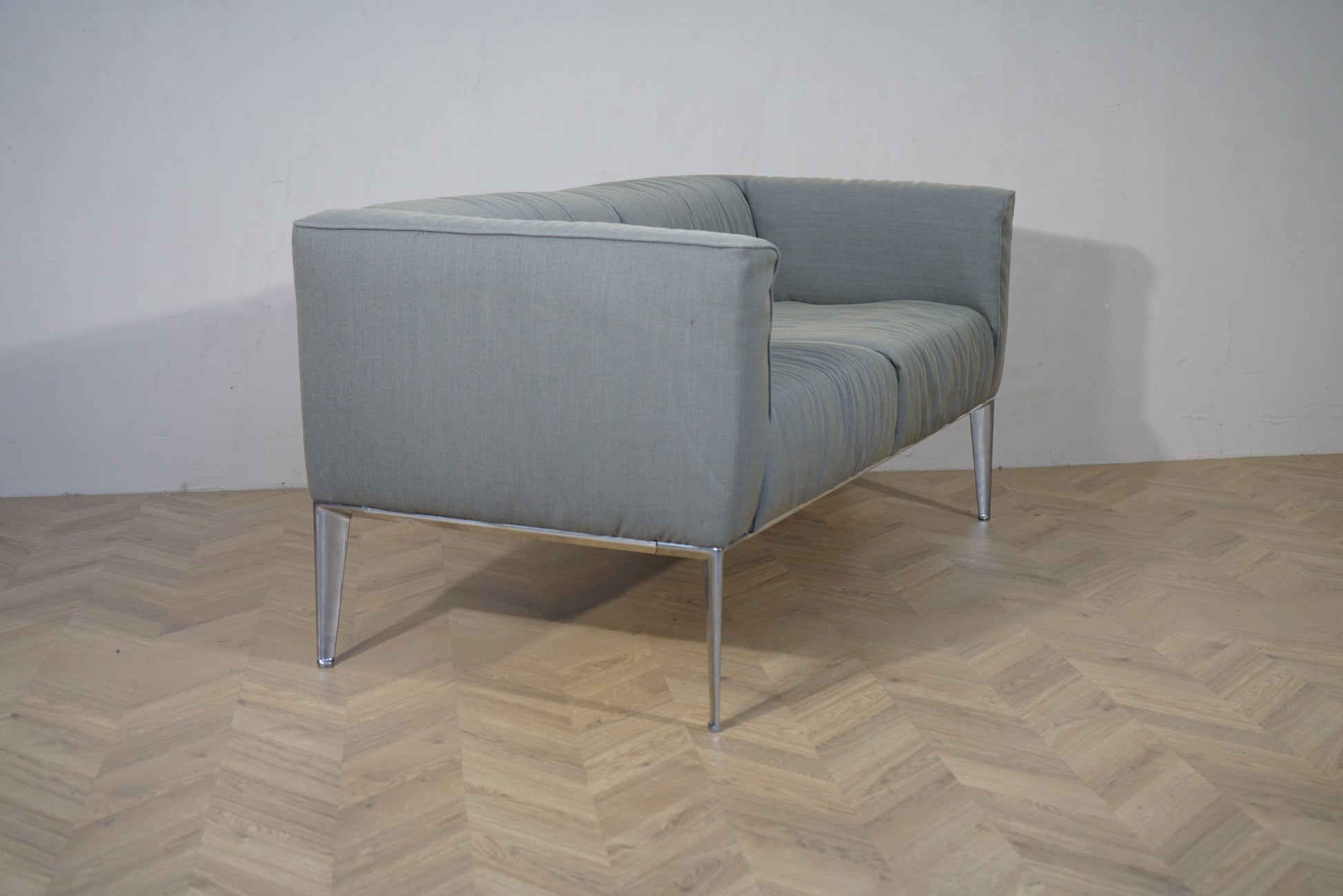 Arper Sean sofa set fra skrå vinkel – moderne lounge sofa designet af Jean Marie Massaud