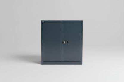 Bisley arkivskab i antracitgrå set forfra med låge lukket