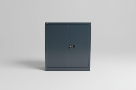Bisley arkivskab i antracitgrå set forfra med låge lukket