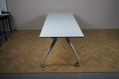 Bono mødebord 220x80 cm med hvid bordplade set fra siden