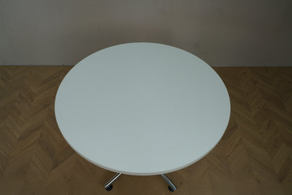 Brugt rundt cafébord Ø90 cm – hvid bordplade set ovenfra med rund form