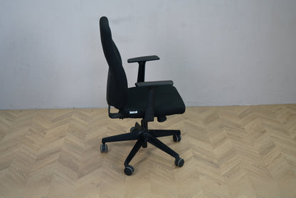 Canadian Ergo kontorstol model Eco 2 med høj ryg og armlæn, set bagfra.