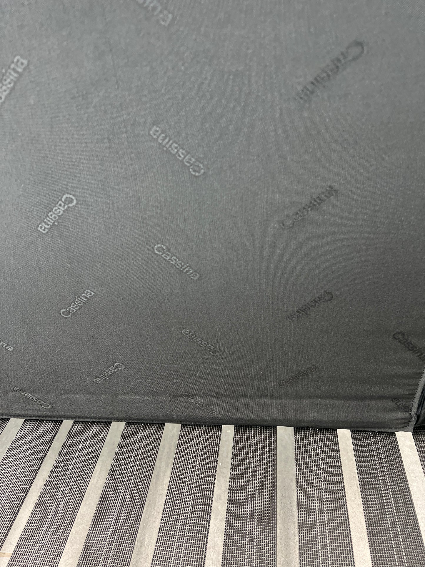 Cassina indeni med mærke