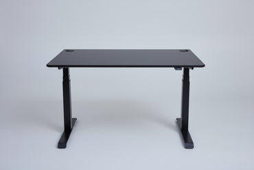 Conset hæve-sænkebord 120x80 i sort laminat med sort stel set lige forfra