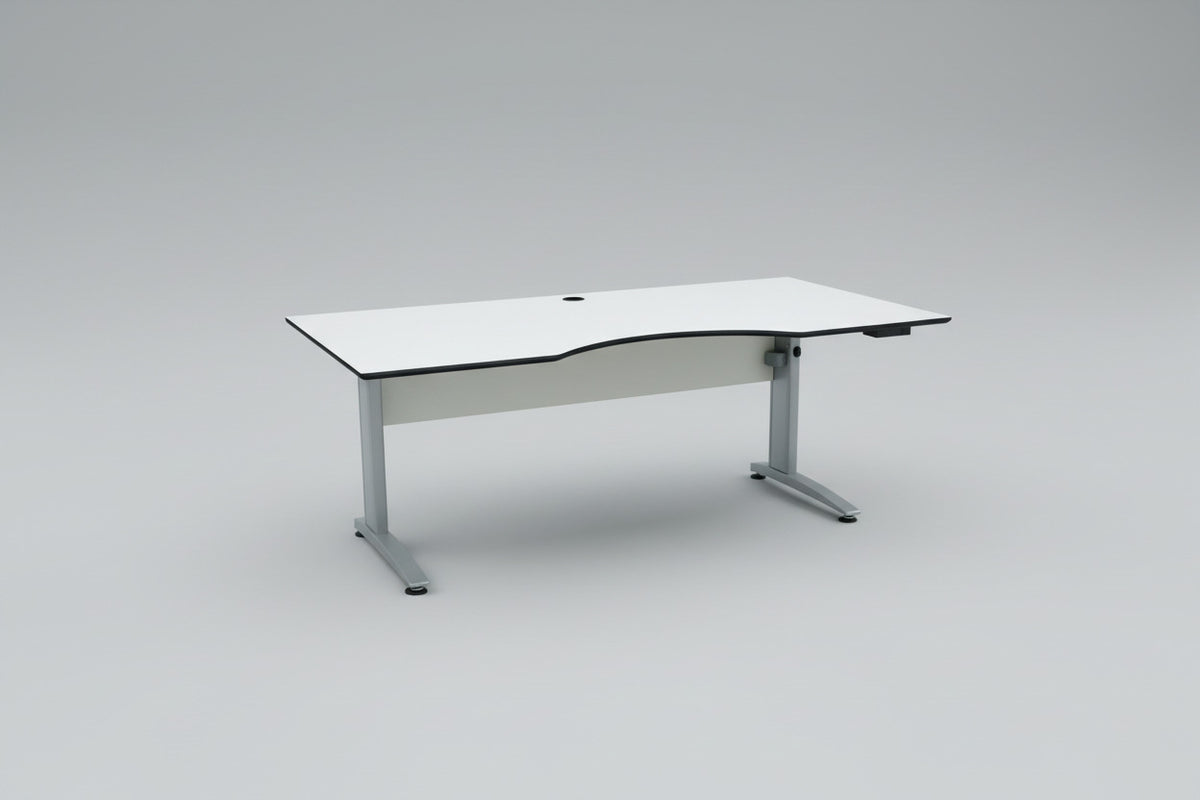 ConSet hæve-sænkebord 180x90 cm med hvid laminatplade, mavebue og sort kant – set forfra