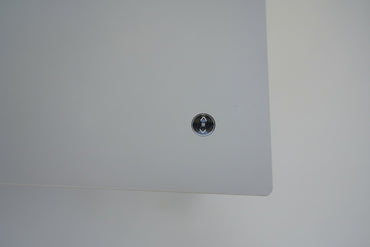 Betjeningspanel til højdejustering på Cube Design hæve-sænkebord