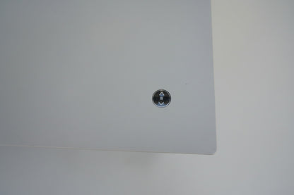 Betjeningspanel til højdejustering på Cube Design hæve-sænkebord