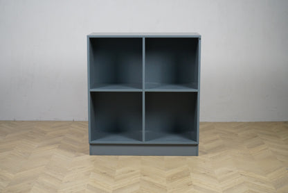 Cube Design reol med 4 rum i antracitgrå set forfra