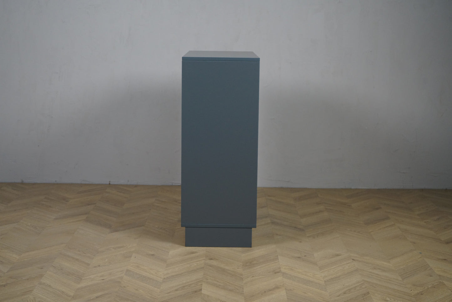 Cube Design reol med 4 rum set fra siden