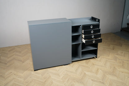 Cube Design venstrevendt udtræksreol trukket ud set i skrå vinkel