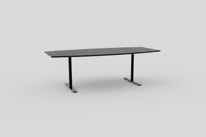 Dencon Delta mødebord 240x120 cm med sort linoleumsplade og sort stel set forfra