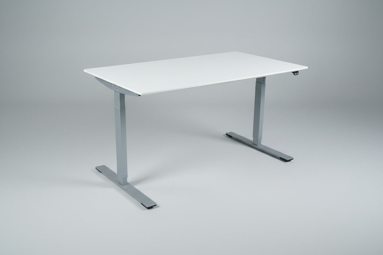 Dencon hæve-sænkebord 140x80 cm hvid laminat med LINAK stel set forfra
