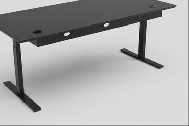 Dencon hæve-sænkebord 160x90 i sort linoleum set bagfra med kabelbakker og robust understel.