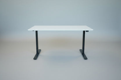 Dencon hæve-sænkebord 140x80 cm i hvid laminat set forfra til kontor