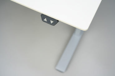 dencon-haeve-saenkebord-hvid-laminat-graat-linak-stel-ovenfra