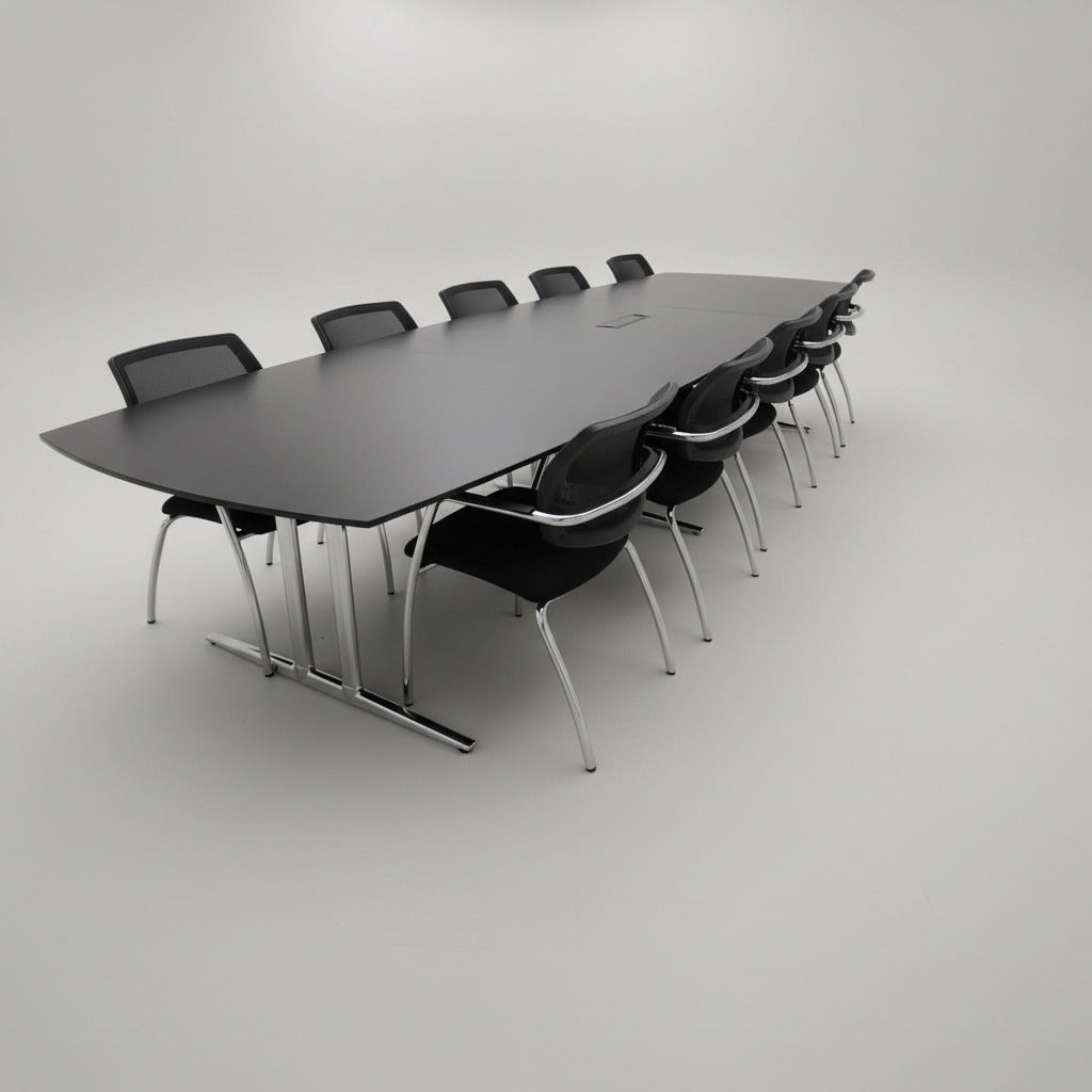 Dencon konferencebord i sort laminat med krom stel og konferencestole – frontvisning