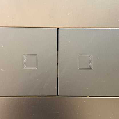Close up af Dencon konferencebord med sort linoleum, affaset kant og eksklusiv finish