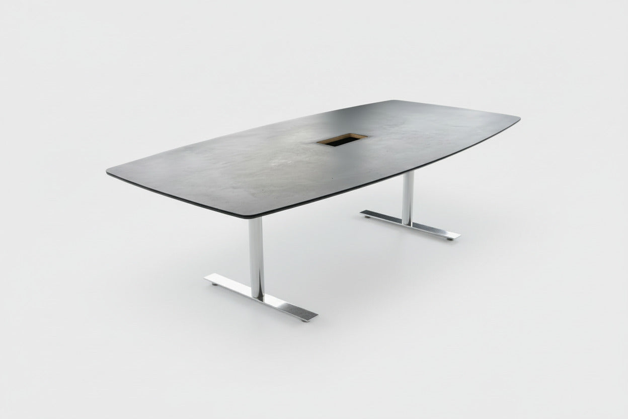 Dencon tøndeformet mødebord 240x120 cm i sort linoleum med krom stel set forfra