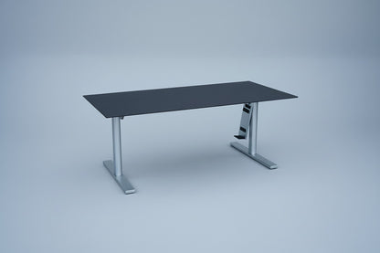 Duba B8 hæve-sænkebord 180x90 cm sort linoleum med stel i børstet stål set forfra