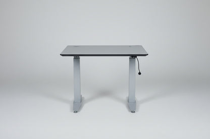 Duba B8 hæve-sænkebord 90x80 cm i grå aluminium med gråt stel set forfra