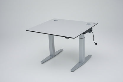 Duba B8 hæve-sænkebord 90x80 cm i grå aluminium med gråt stel set fra skrå vinkel
