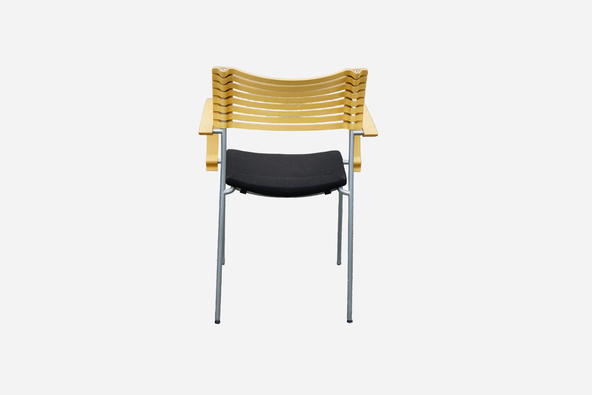 Duba B8 konferencestol med armlæn og elegant bambus ryg set bagfra