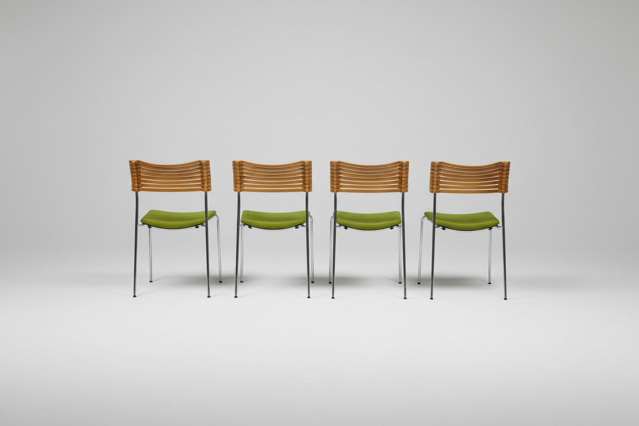 Duba B8 stabelbare konferencestole med bambusryg og kromstel samlet set bagfra