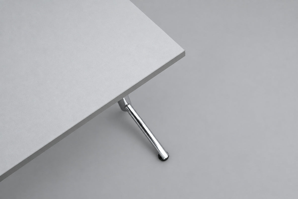 EFG Avec mødebord og konferencebord 180x75 cm i grå laminat med kromstel – set forfra