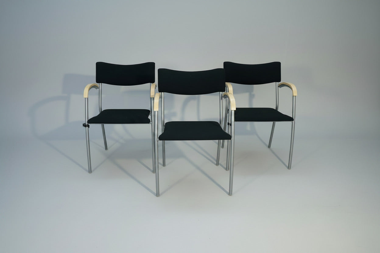 Gruppe af EFG konferencestole med sort sæde og ryg til mødelokale og kantine